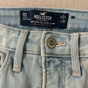 Hollister High Rise Blue Jeans with Distressed Look